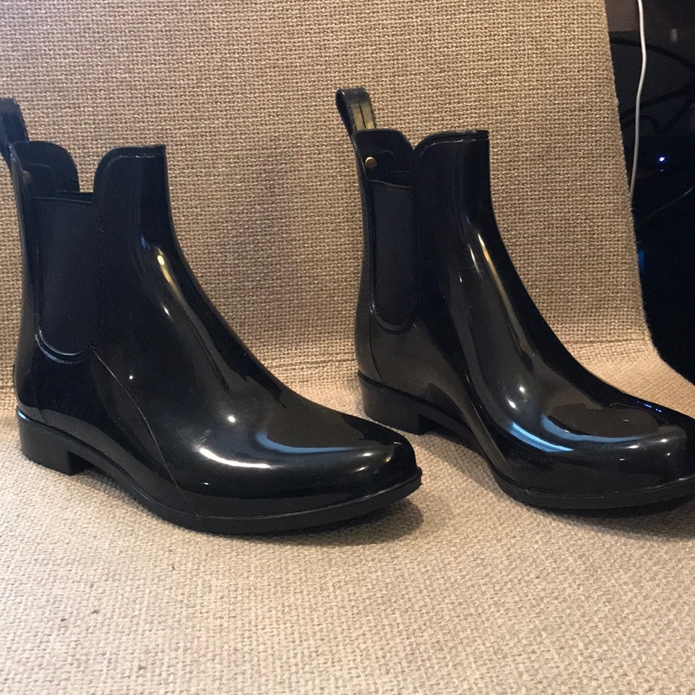 Sam Edelman Black Patent Chelsea Boots